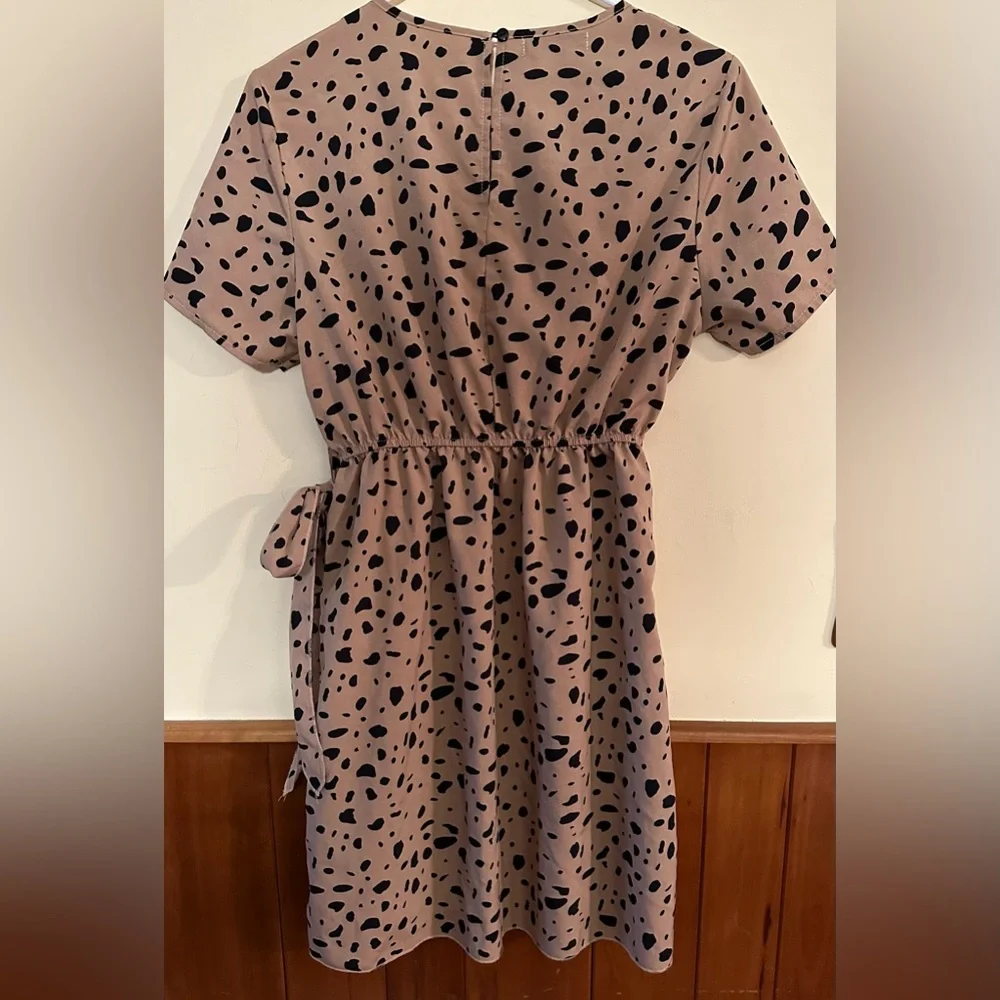 SHEIN size MEDIUM (6), dark tan with black spots, short sleeved, faux wrap dress